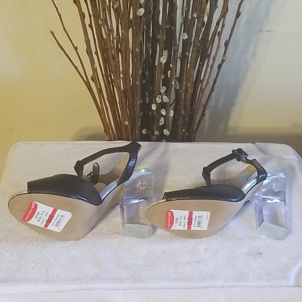 Shoes - Picture 3 of 4